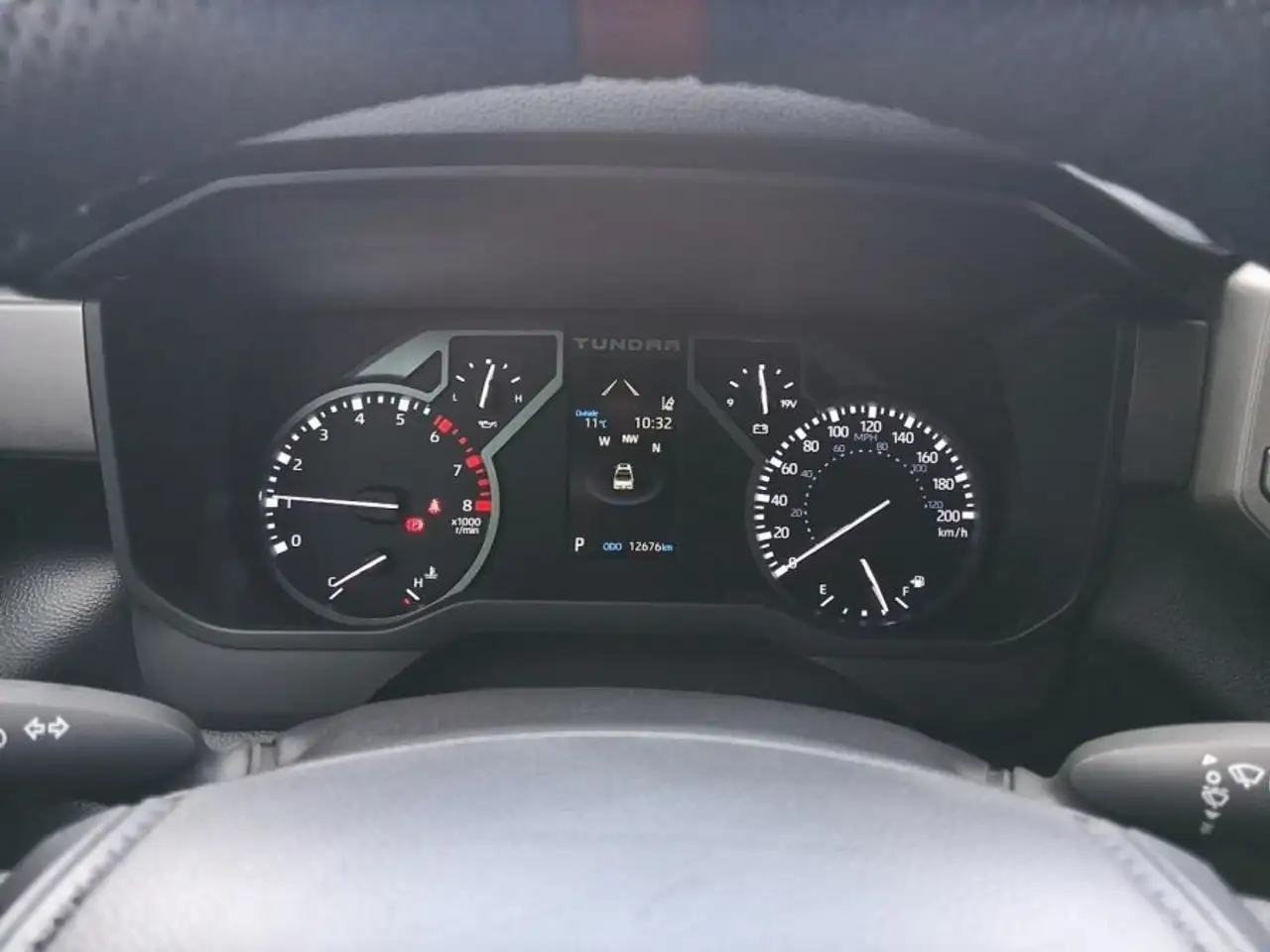 Toyota Tundra снимка Toyota Tundra