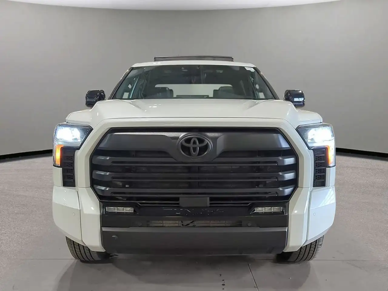 Toyota Tundra снимка Toyota Tundra