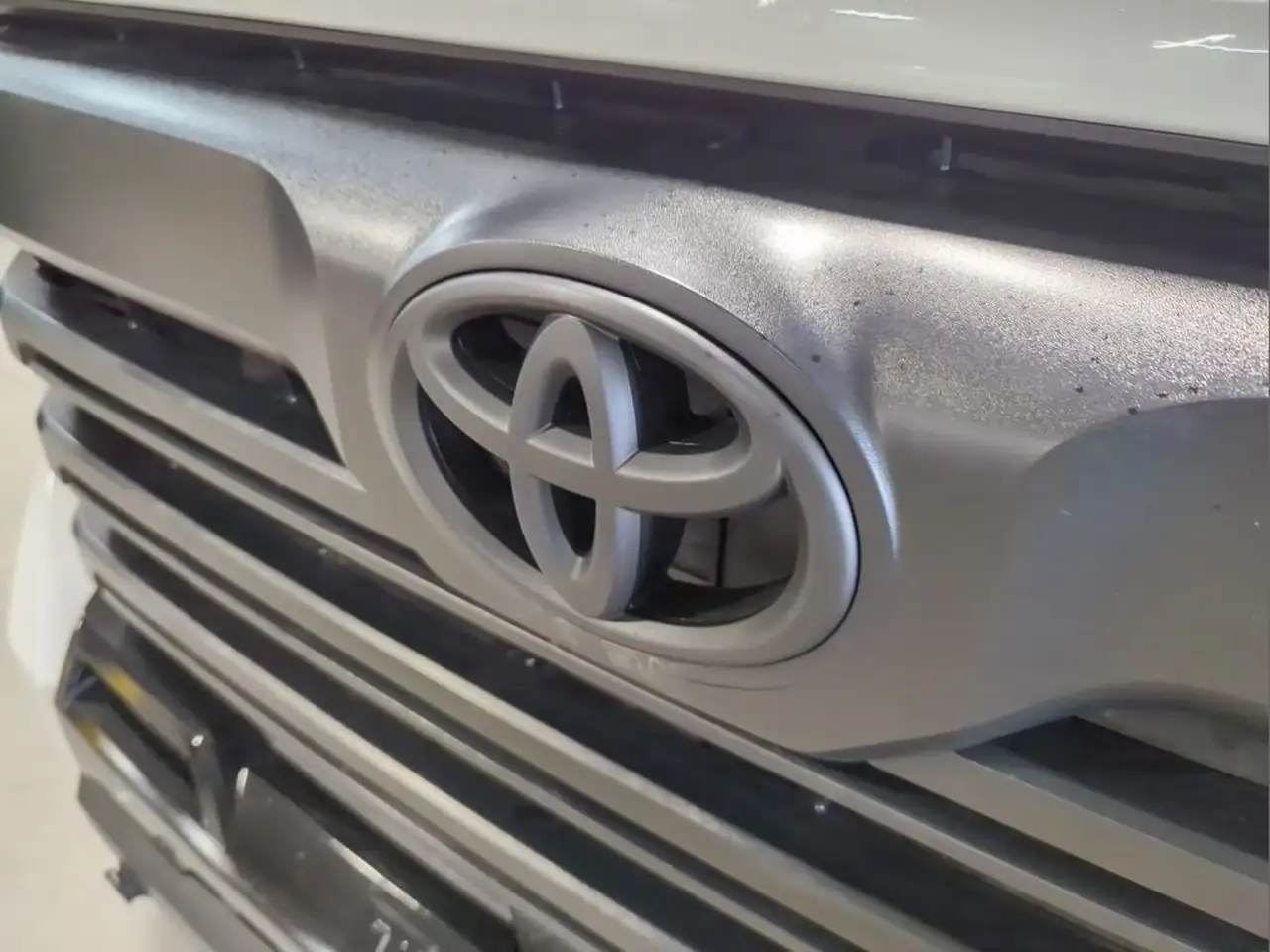 Toyota Tundra снимка Toyota Tundra