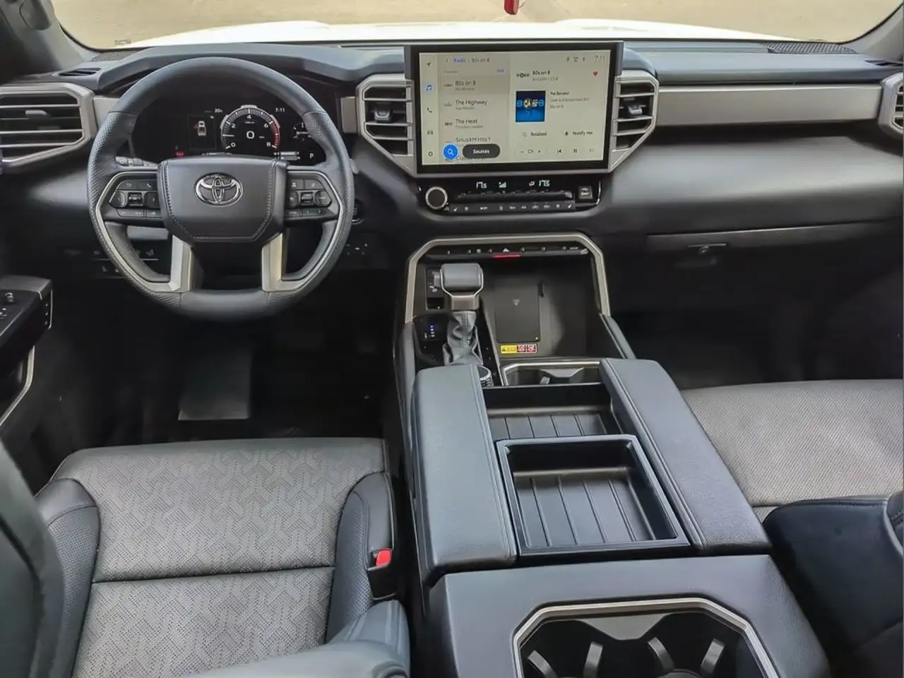 Toyota Tundra снимка Toyota Tundra