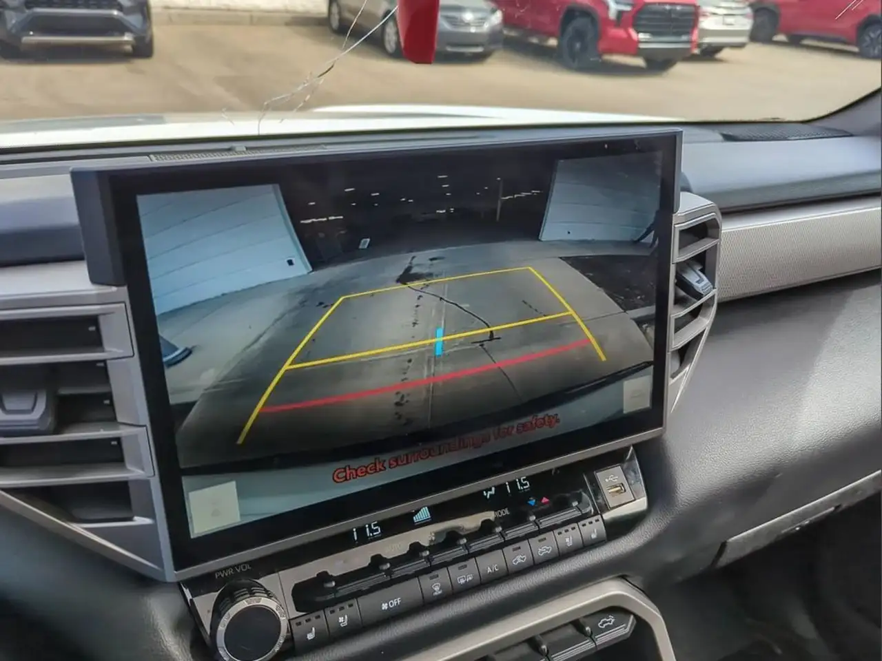 Toyota Tundra снимка Toyota Tundra