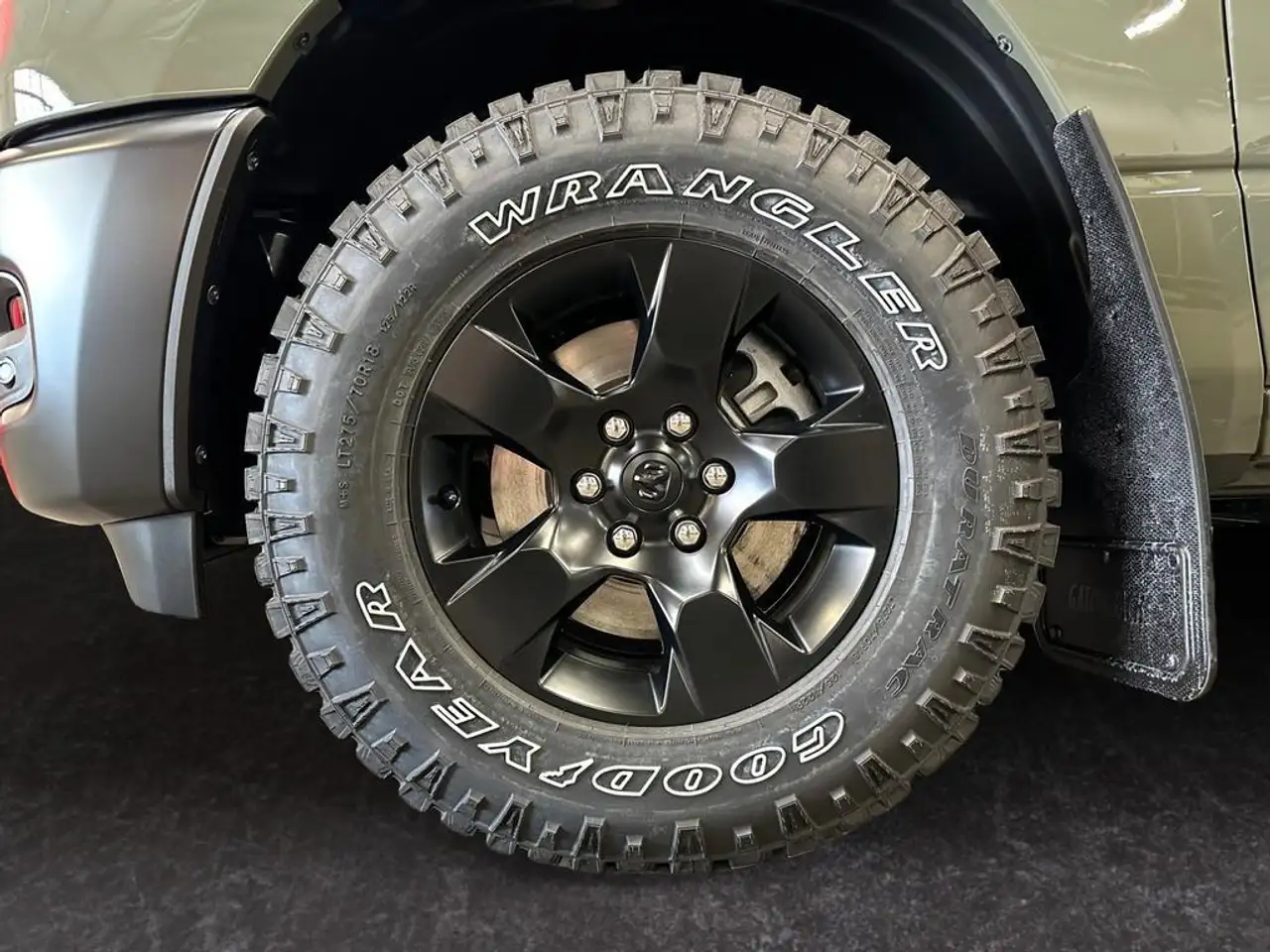 RAM 1500 снимка RAM 1500