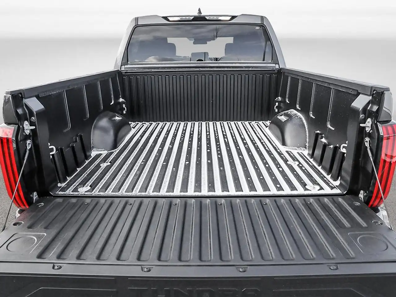 Toyota Tundra снимка Toyota Tundra