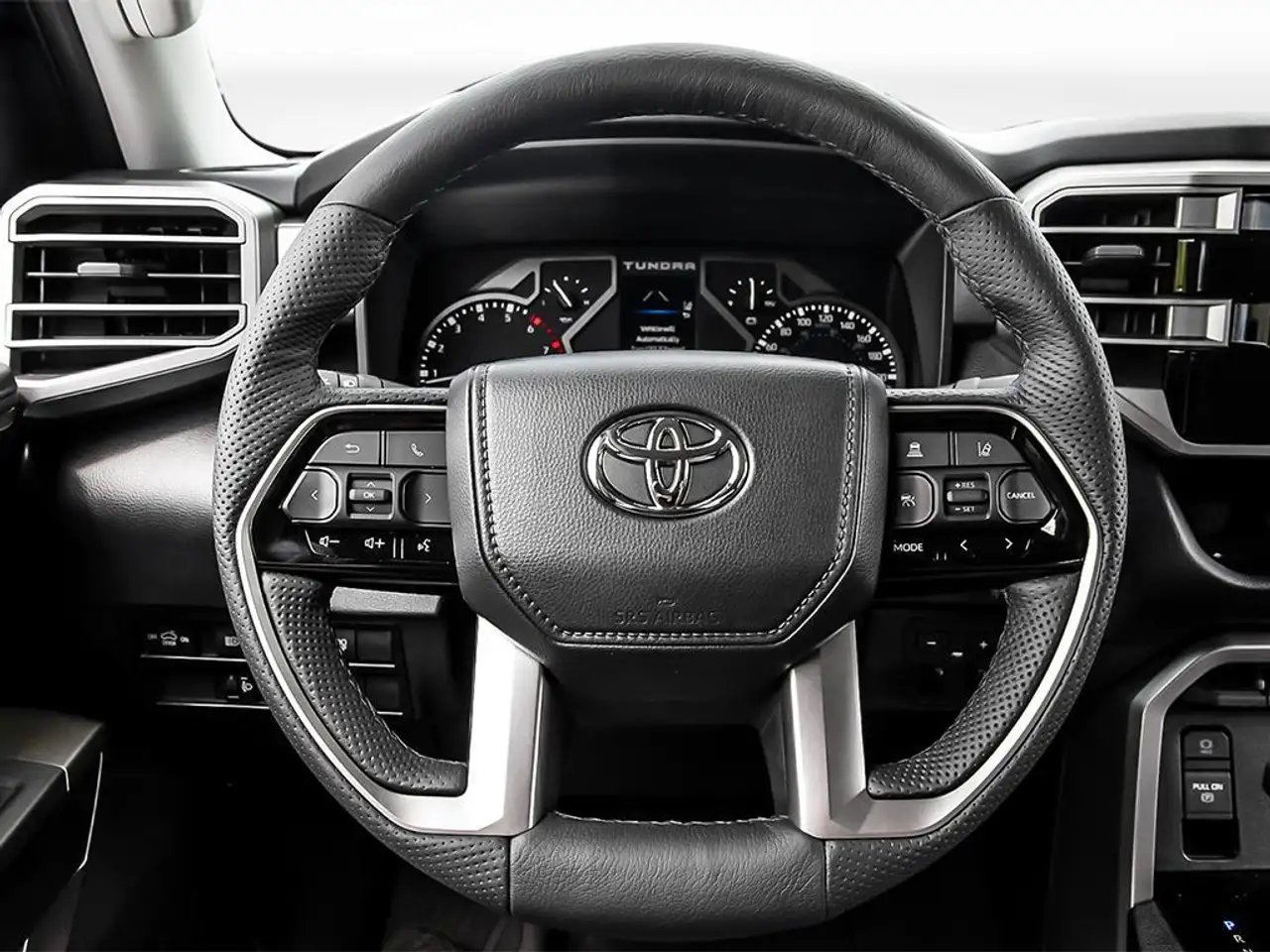 Toyota Tundra снимка Toyota Tundra