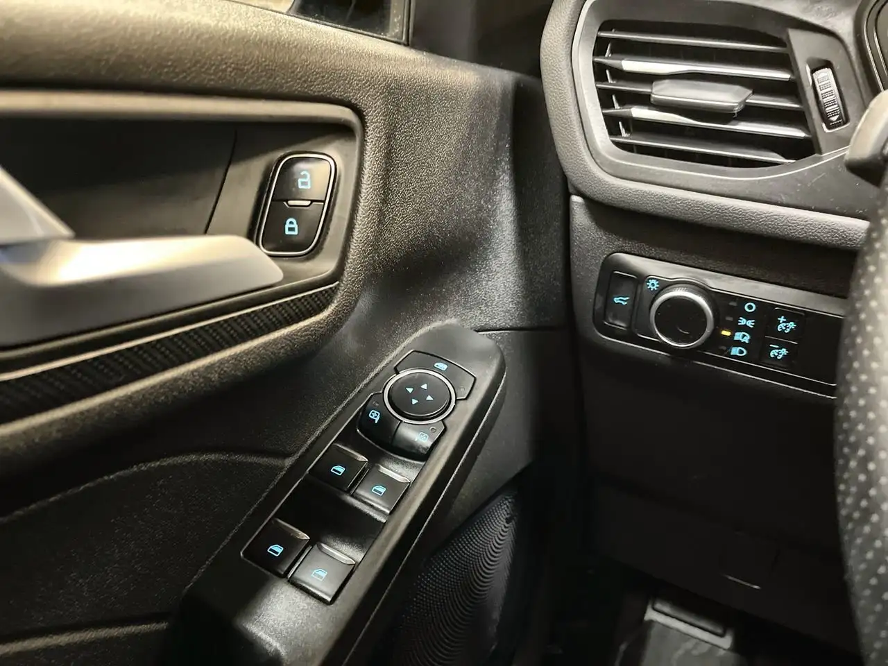 Ford Escape photo Ford Escape