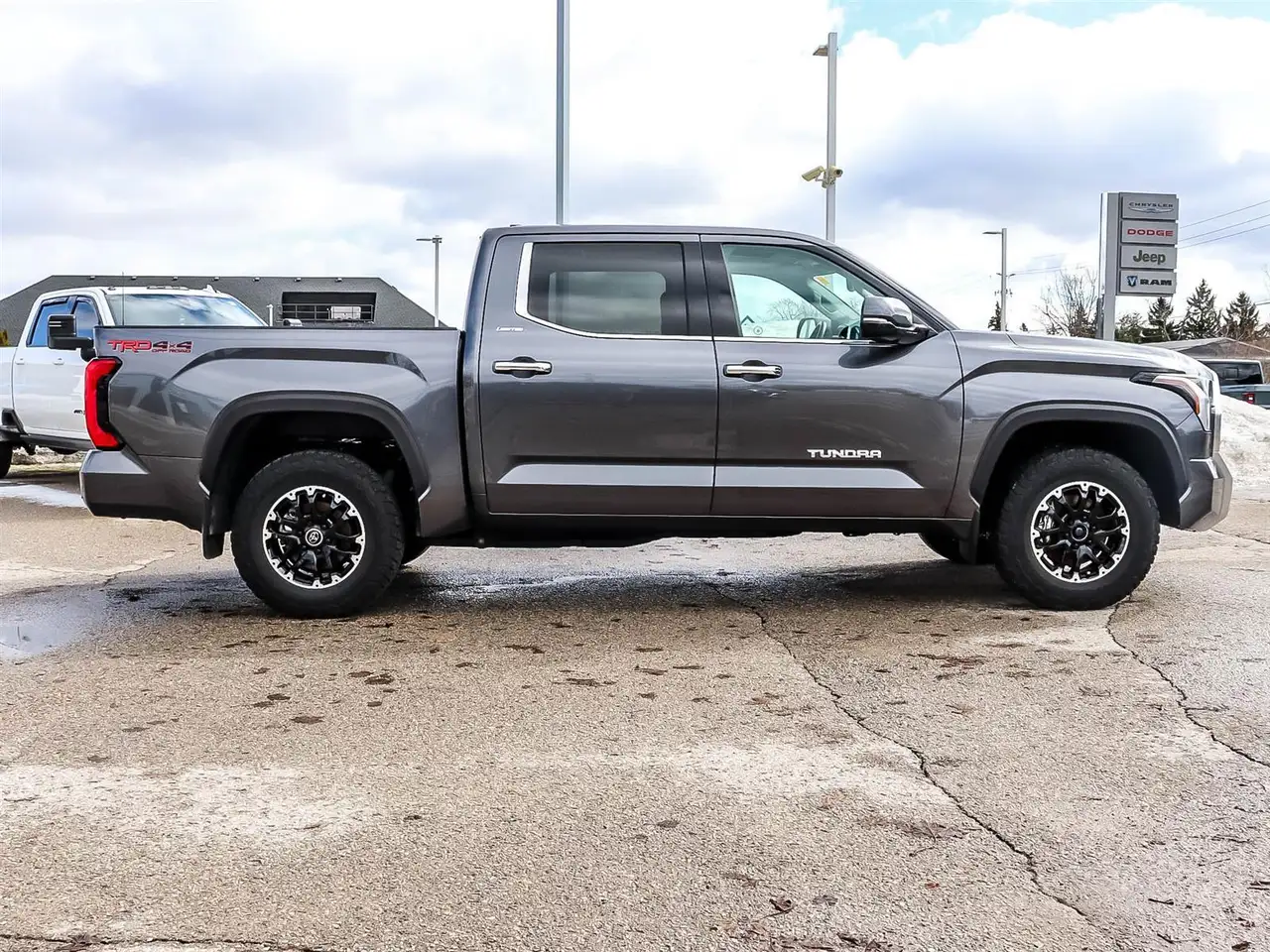 Toyota Tundra снимка Toyota Tundra