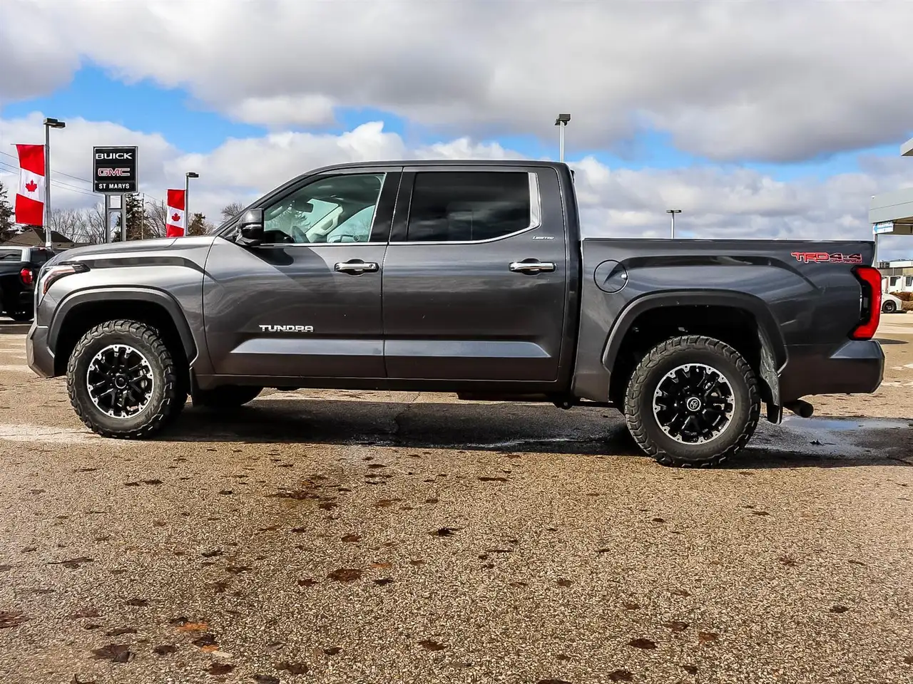 Toyota Tundra снимка Toyota Tundra