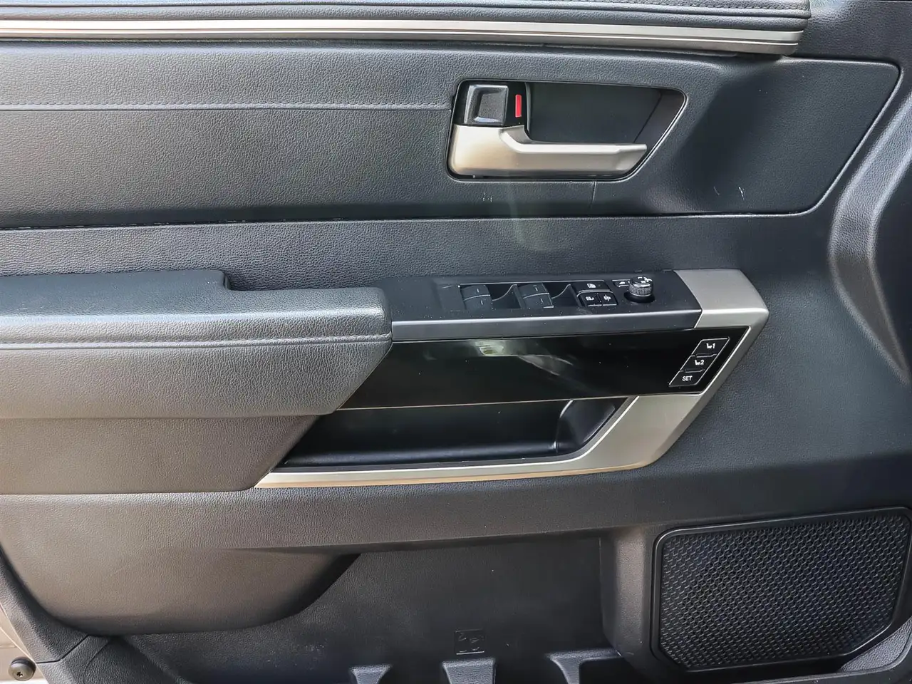 Toyota Tundra снимка Toyota Tundra