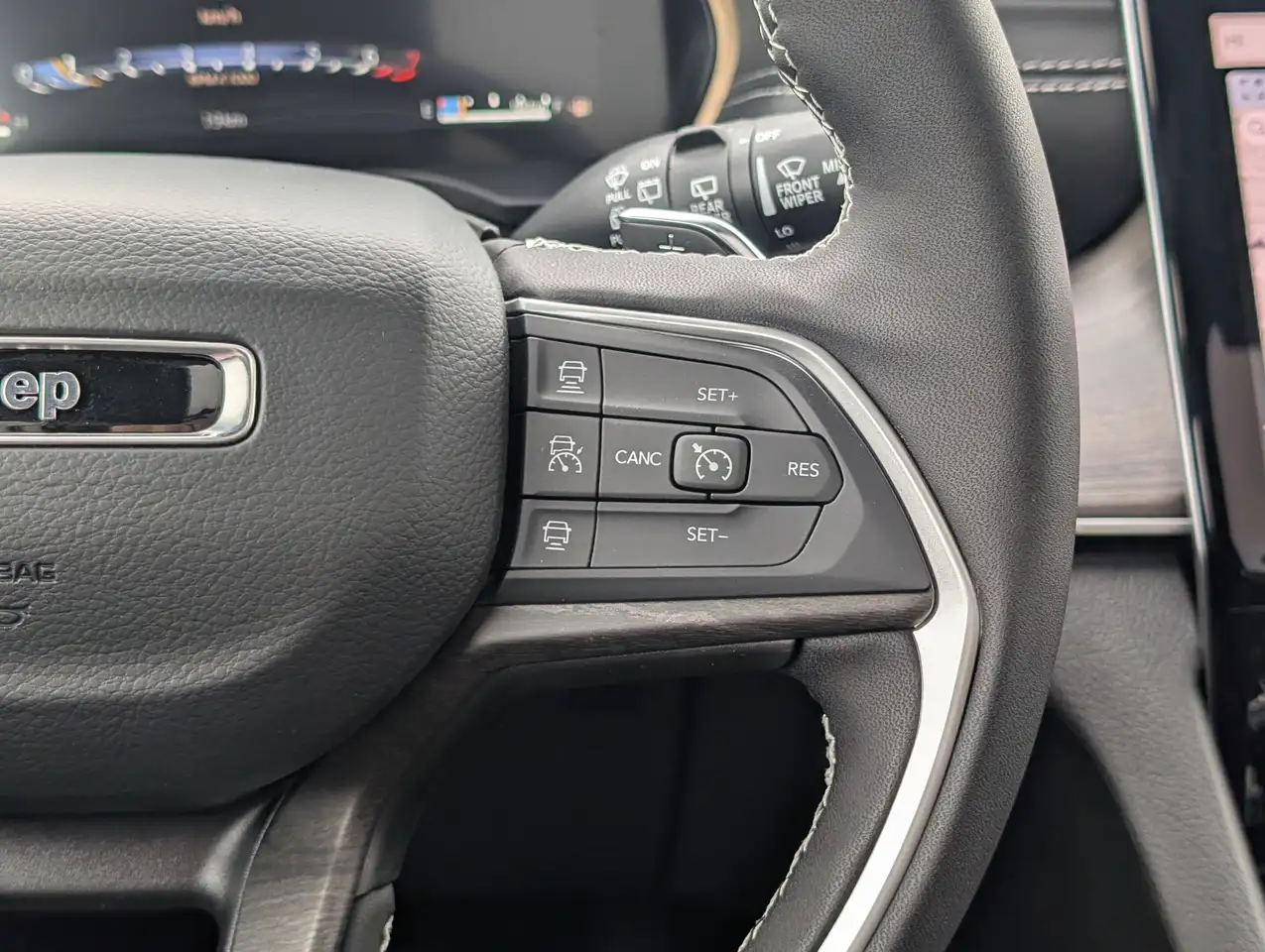 Jeep Grand Cherokee снимка Jeep Grand Cherokee