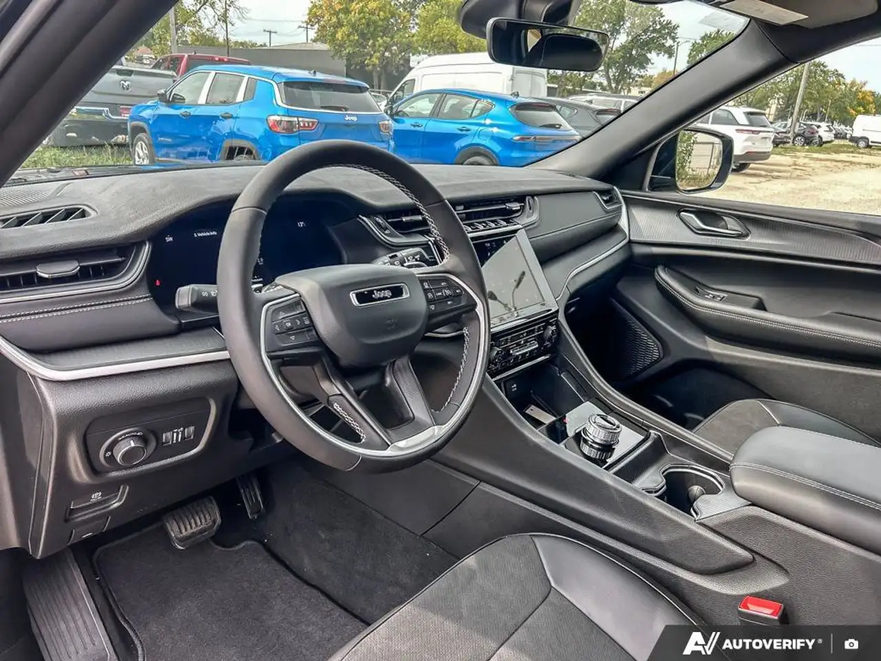 Jeep Grand Cherokee снимка Jeep Grand Cherokee
