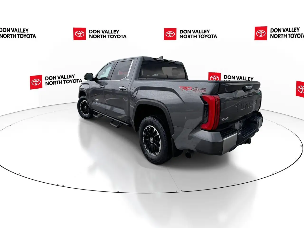 Toyota Tundra снимка Toyota Tundra