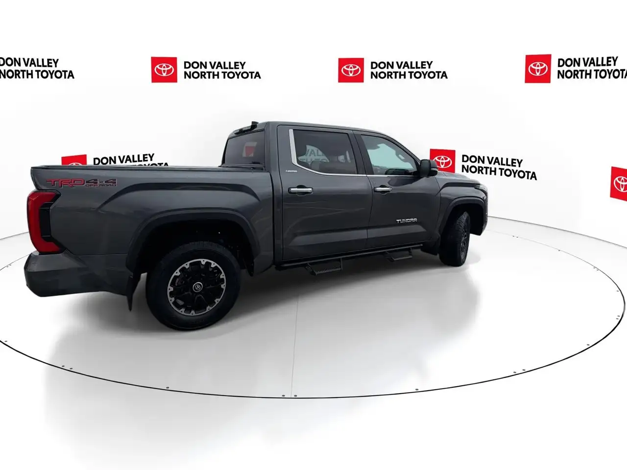 Toyota Tundra снимка Toyota Tundra