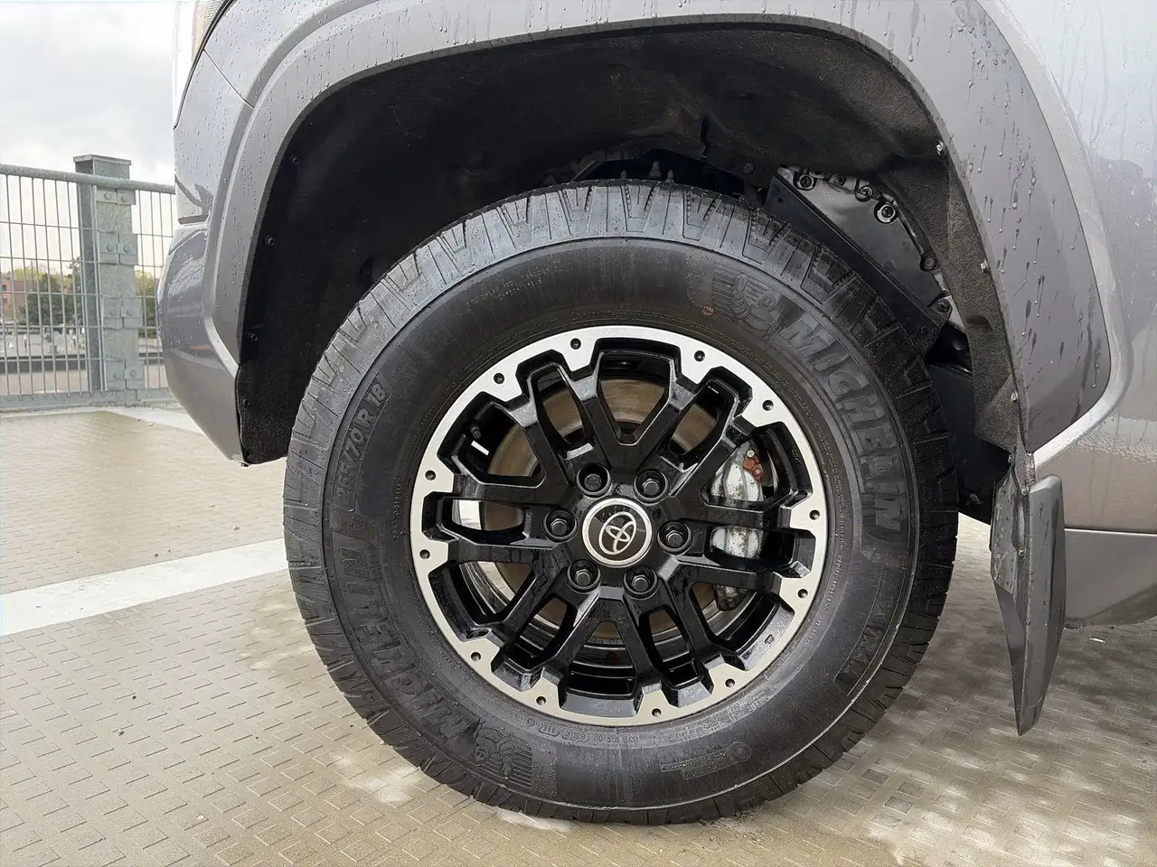 Toyota Tundra снимка Toyota Tundra