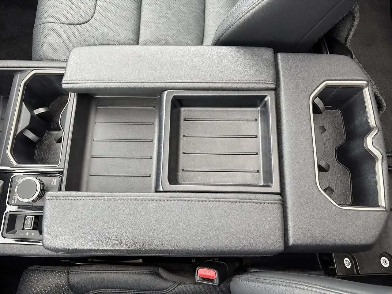 Toyota Tundra снимка Toyota Tundra