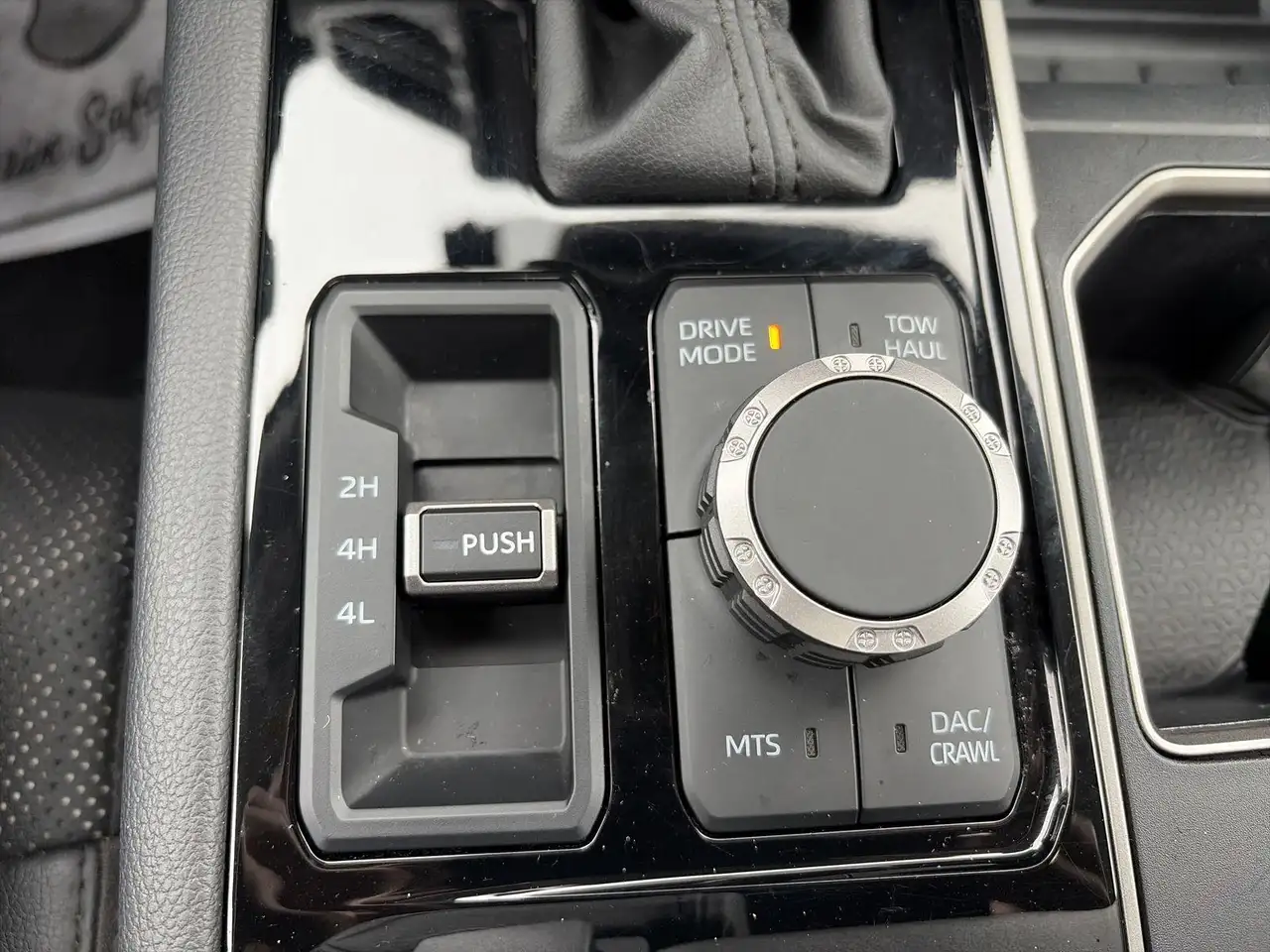 Toyota Tundra снимка Toyota Tundra