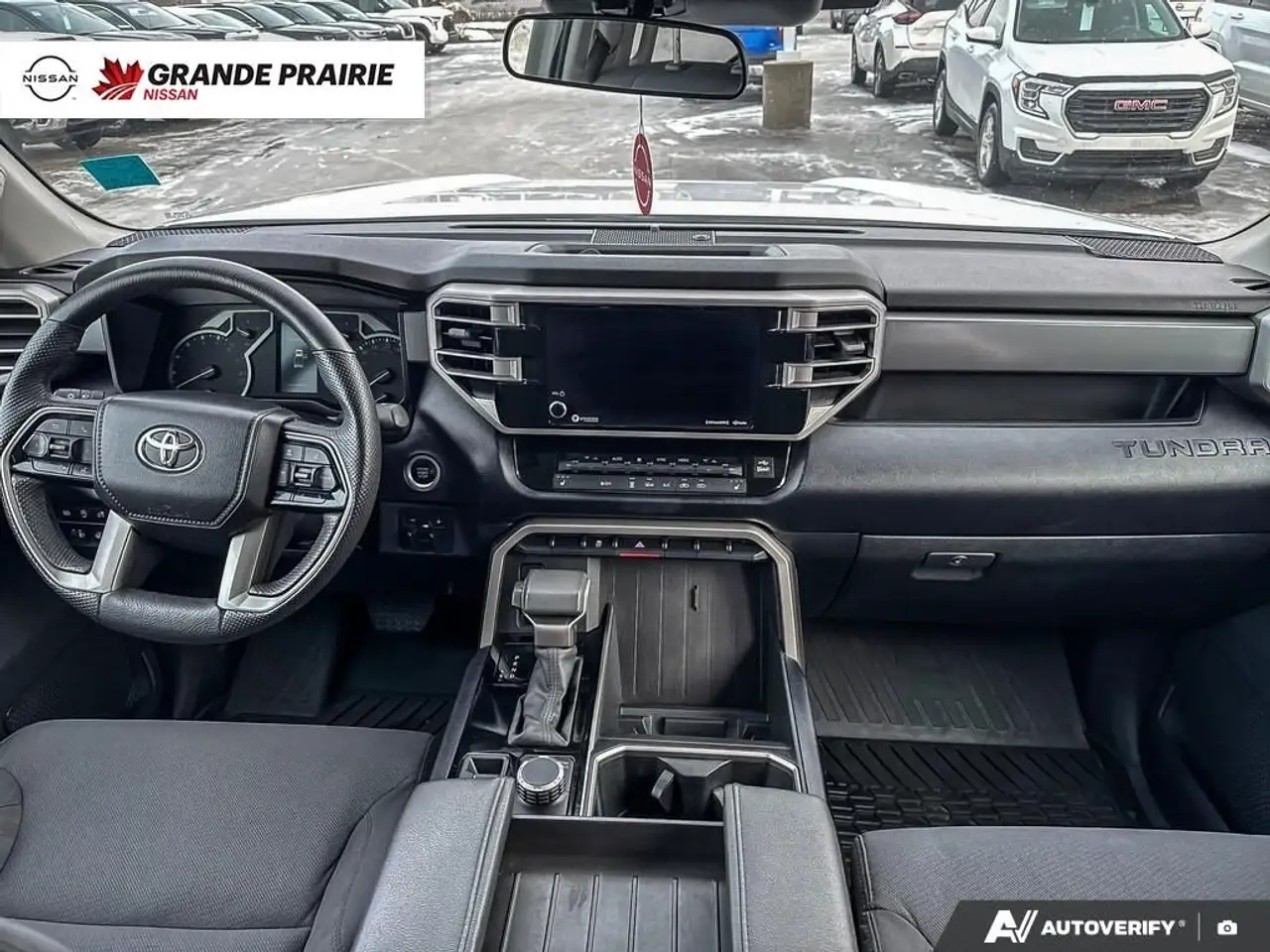 Toyota Tundra снимка Toyota Tundra