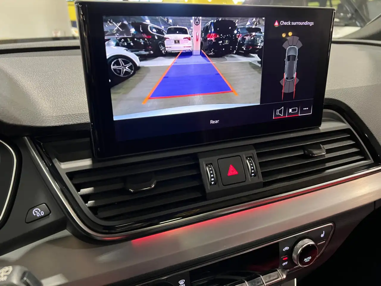 Audi SQ5 снимка Audi SQ5