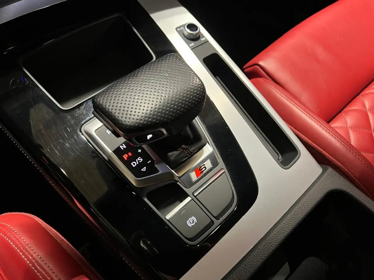 Audi SQ5 снимка Audi SQ5