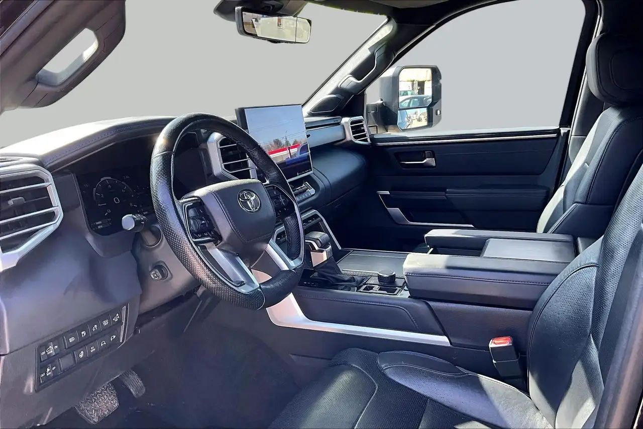 Toyota Tundra снимка Toyota Tundra