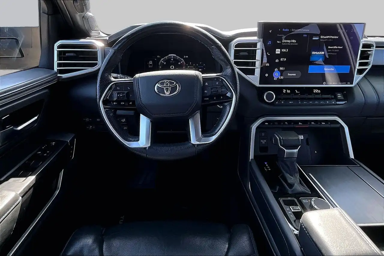 Toyota Tundra снимка Toyota Tundra