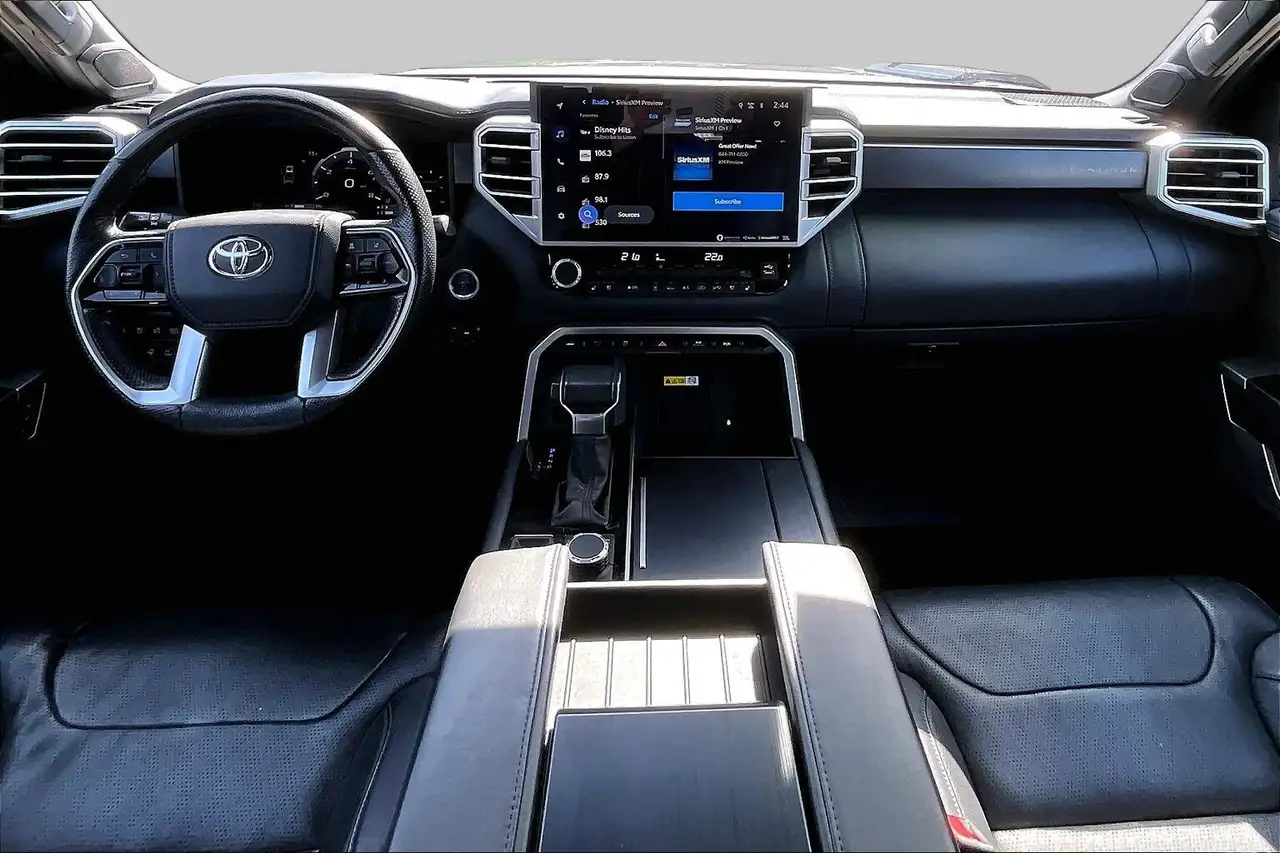 Toyota Tundra снимка Toyota Tundra