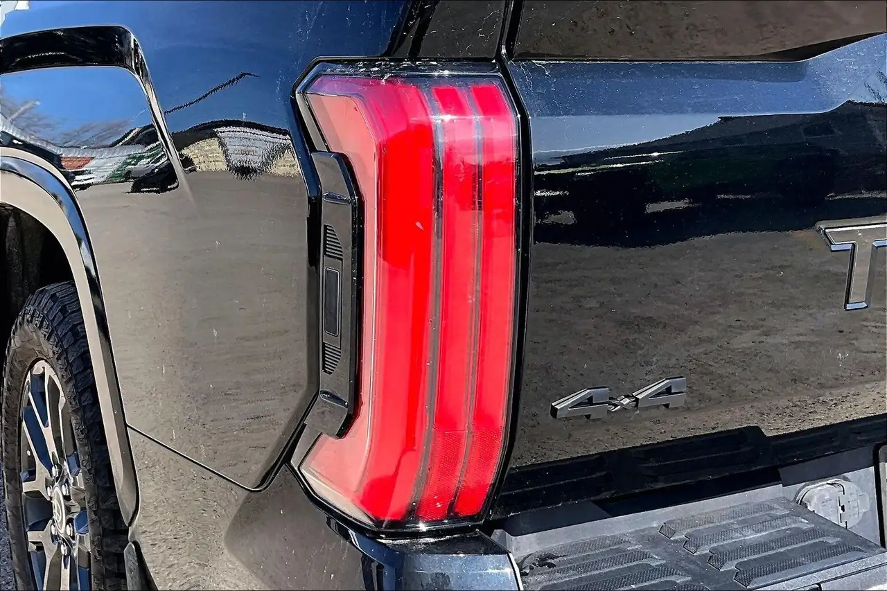 Toyota Tundra снимка Toyota Tundra