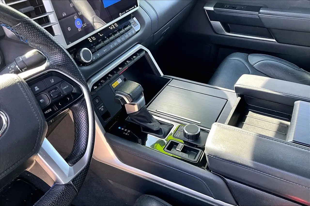 Toyota Tundra снимка Toyota Tundra