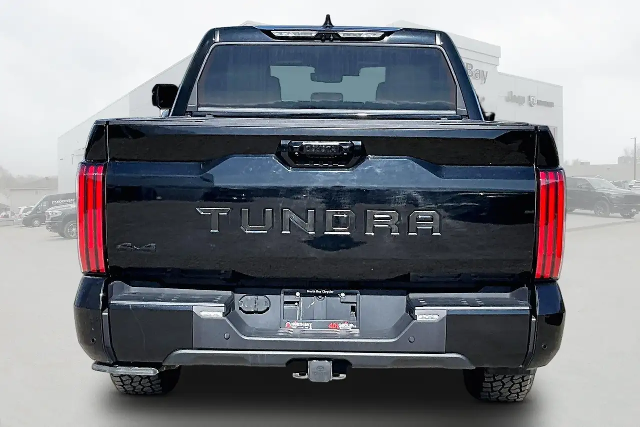 Toyota Tundra снимка Toyota Tundra