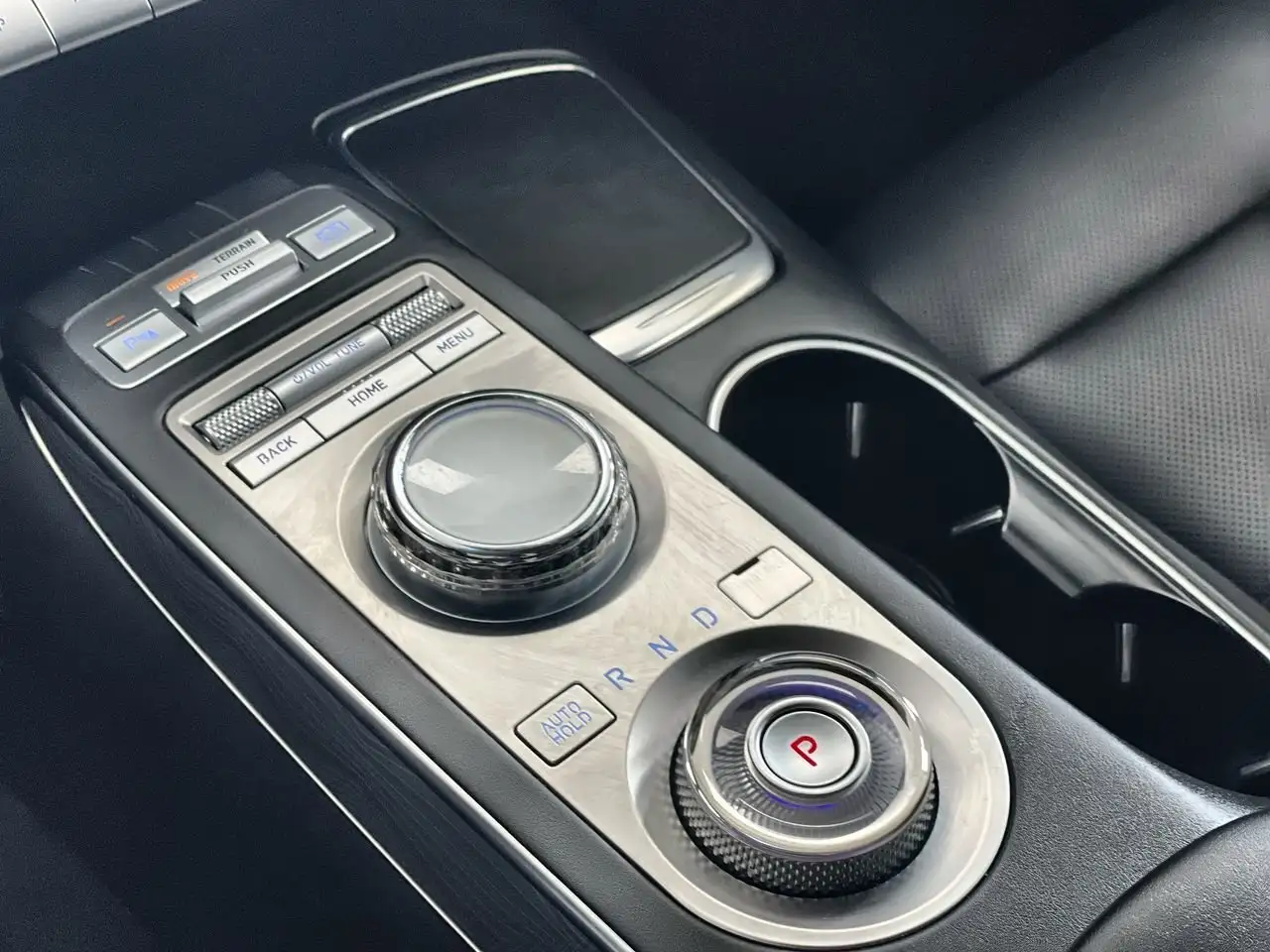 Genesis GV70 снимка Genesis GV70