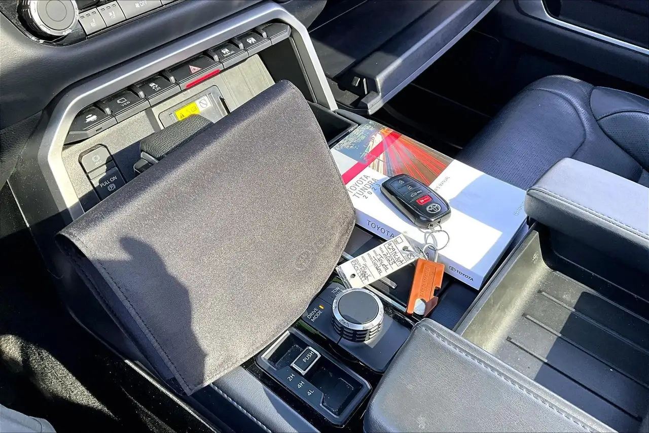 Toyota Tundra снимка Toyota Tundra