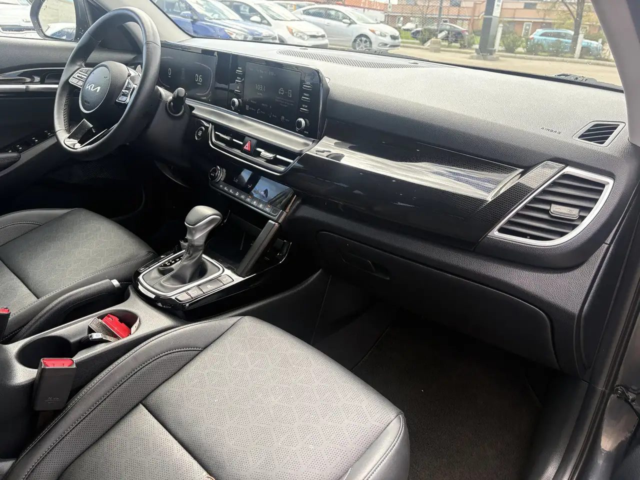 Kia Seltos снимка Kia Seltos