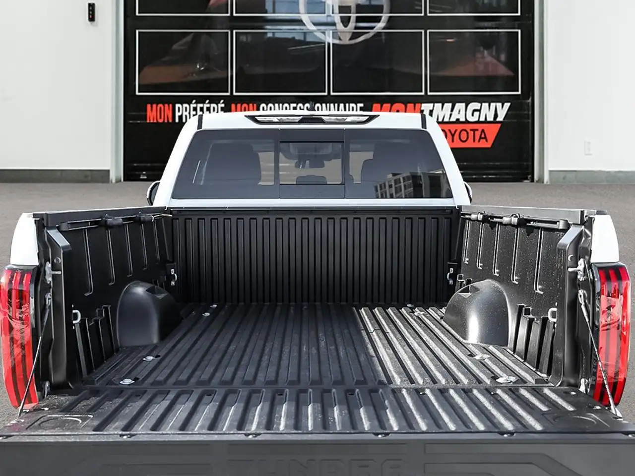 Toyota Tundra снимка Toyota Tundra