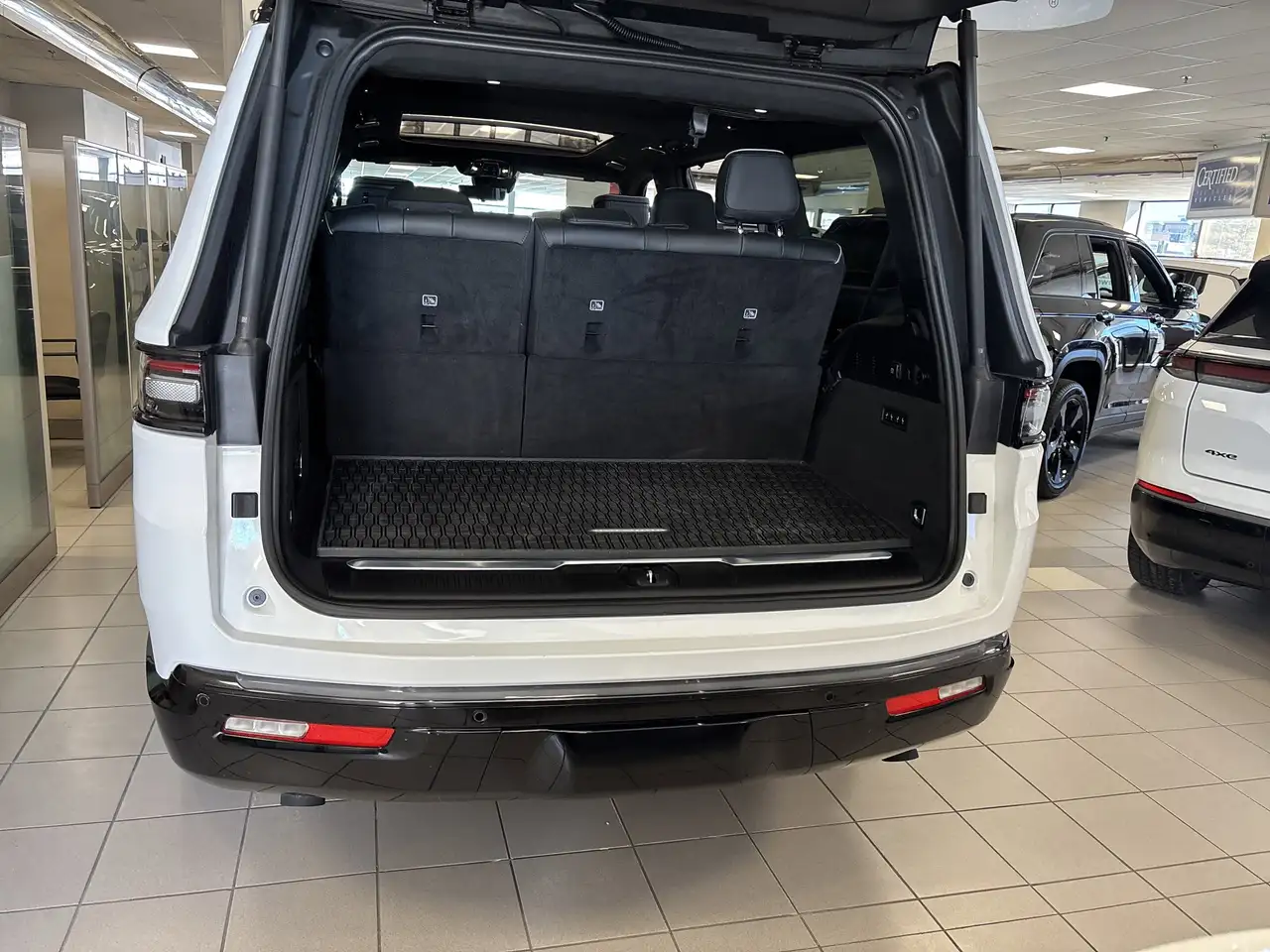 Jeep Grand Wagoneer fotografie Jeep Grand Wagoneer