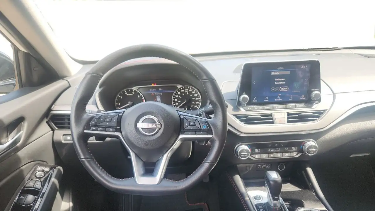 Nissan Altima photo Nissan Altima