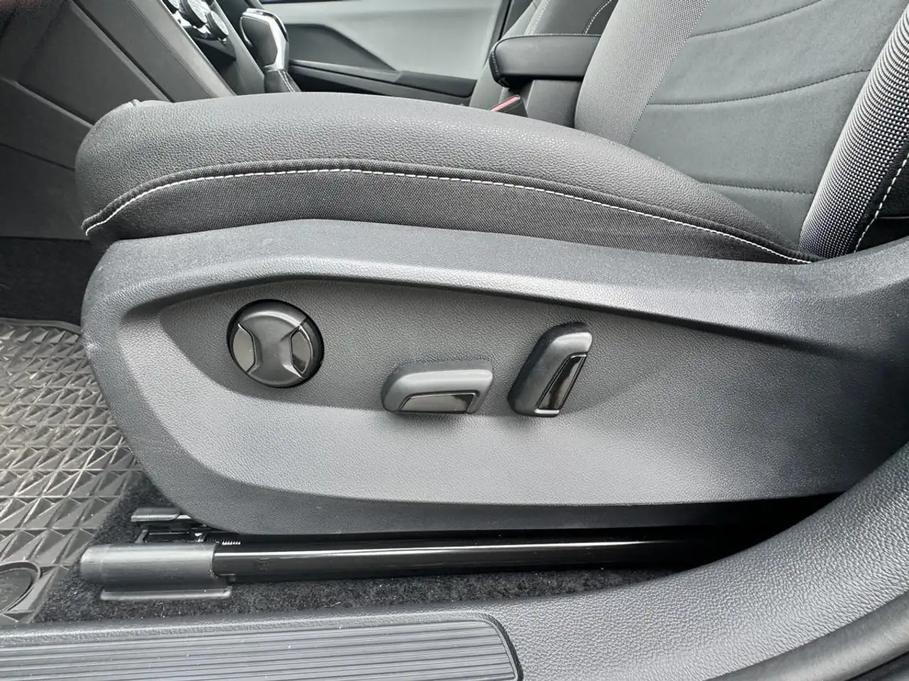 Volkswagen Taos снимка Volkswagen Taos