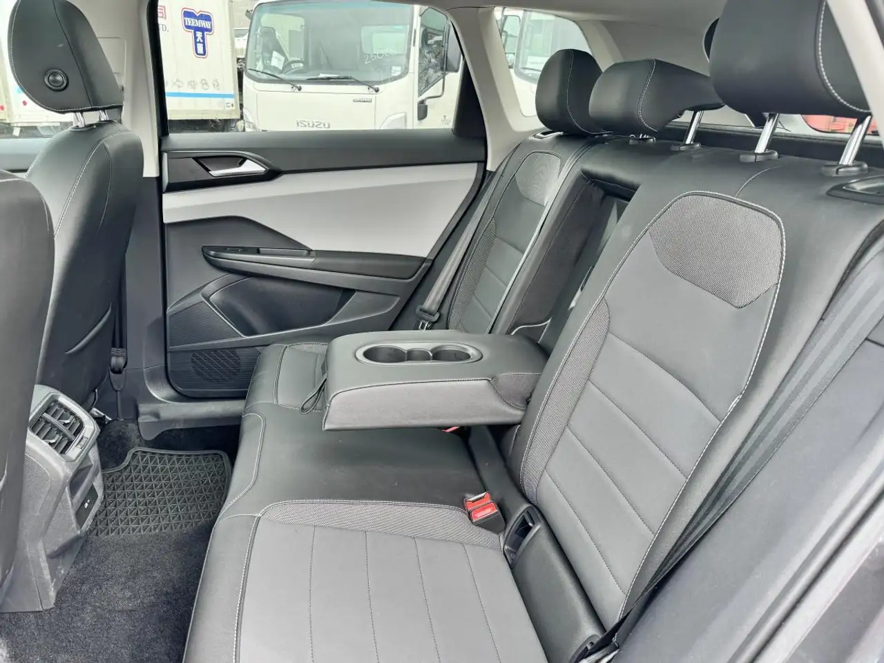 Volkswagen Taos снимка Volkswagen Taos