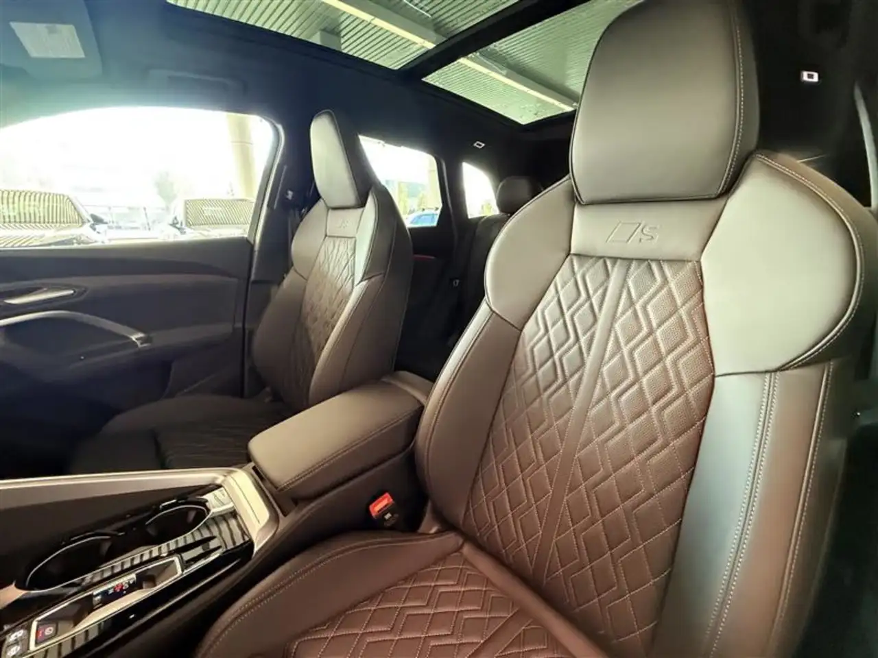 Audi SQ5 снимка Audi SQ5