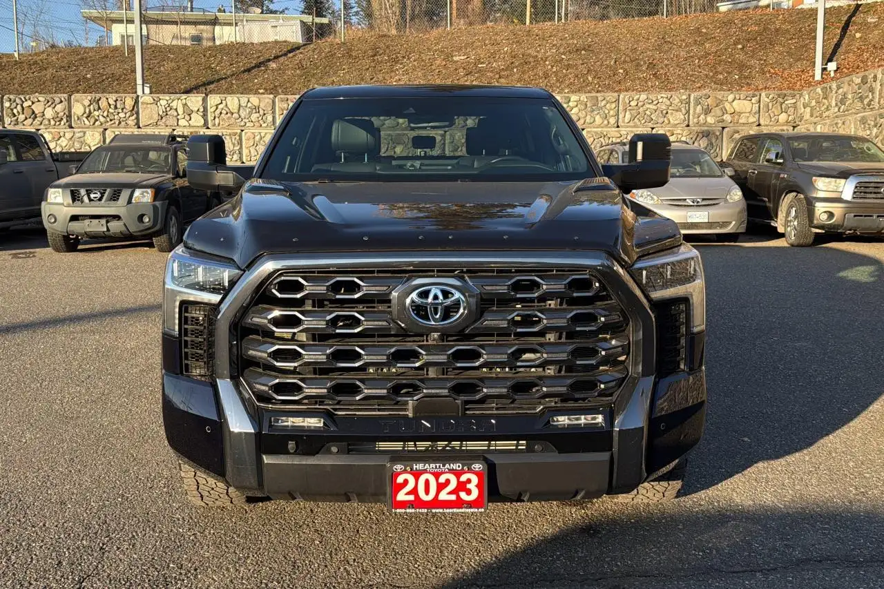Toyota Tundra снимка Toyota Tundra