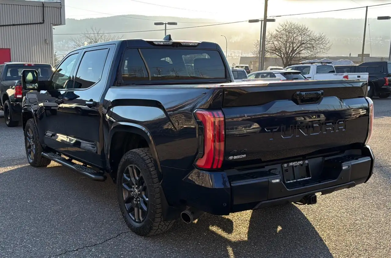 Toyota Tundra снимка Toyota Tundra