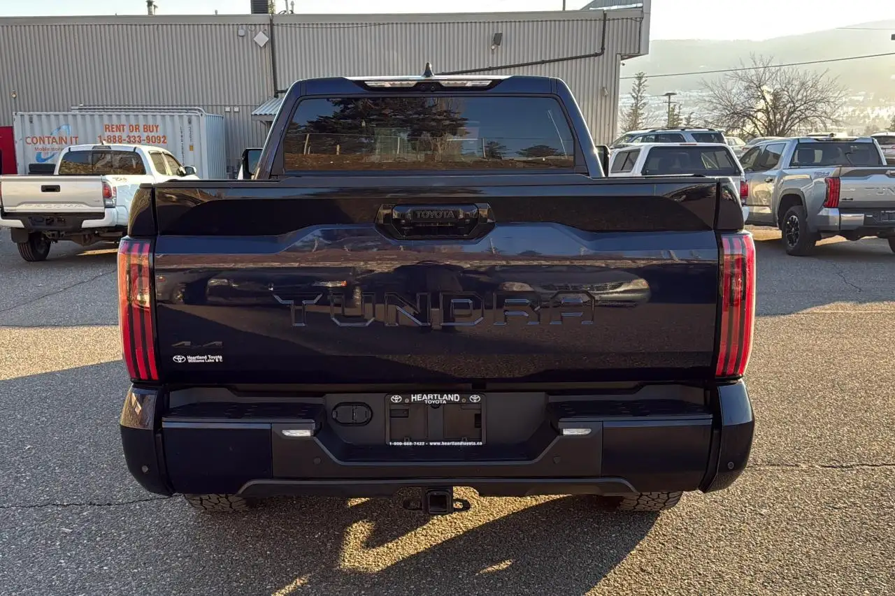 Toyota Tundra снимка Toyota Tundra