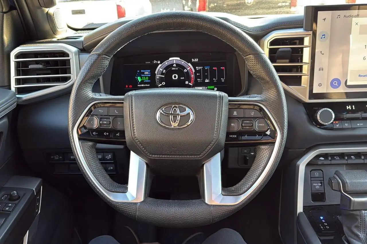 Toyota Tundra снимка Toyota Tundra