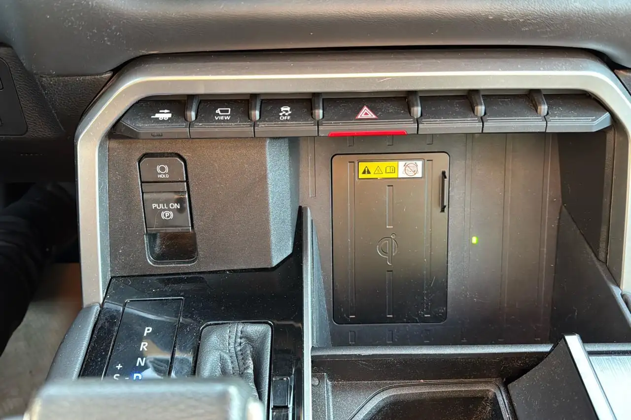 Toyota Tundra снимка Toyota Tundra