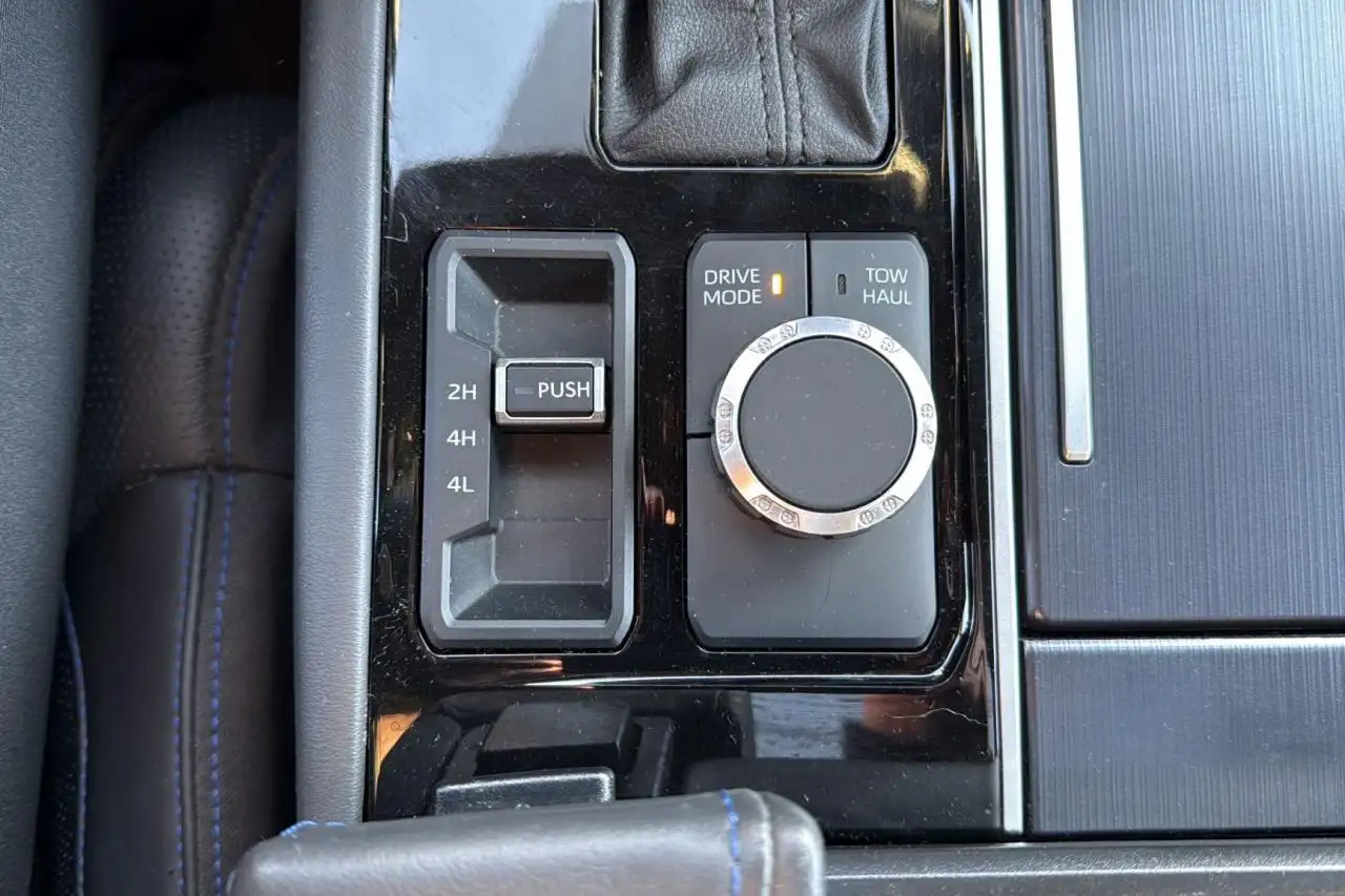 Toyota Tundra снимка Toyota Tundra