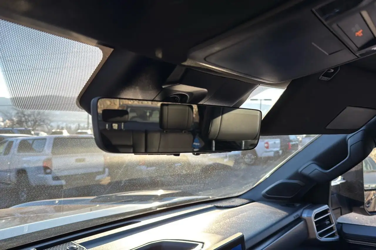 Toyota Tundra снимка Toyota Tundra