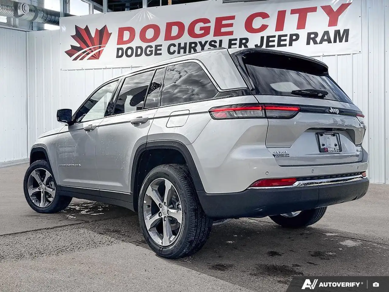 Jeep Grand Cherokee photo Jeep Grand Cherokee