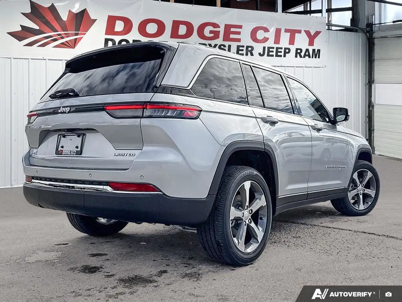 Jeep Grand Cherokee photo Jeep Grand Cherokee