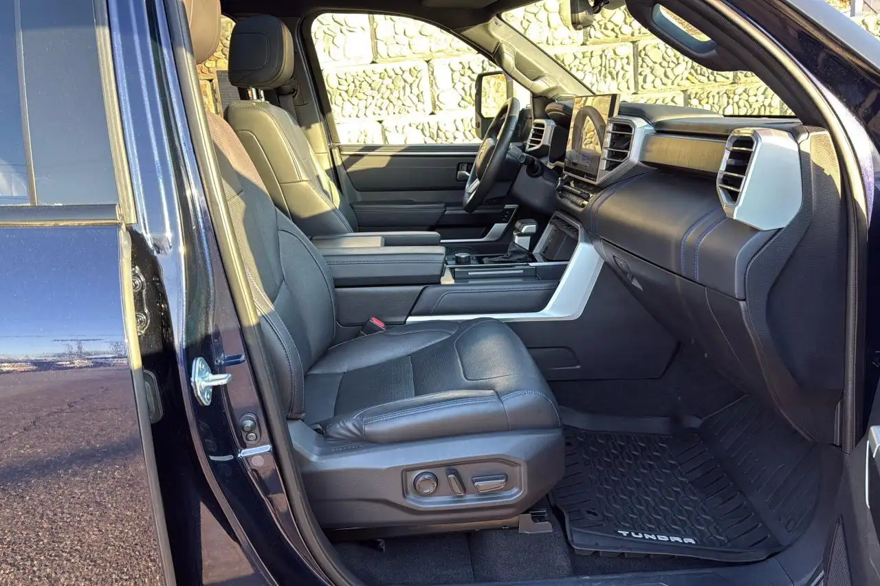 Toyota Tundra снимка Toyota Tundra