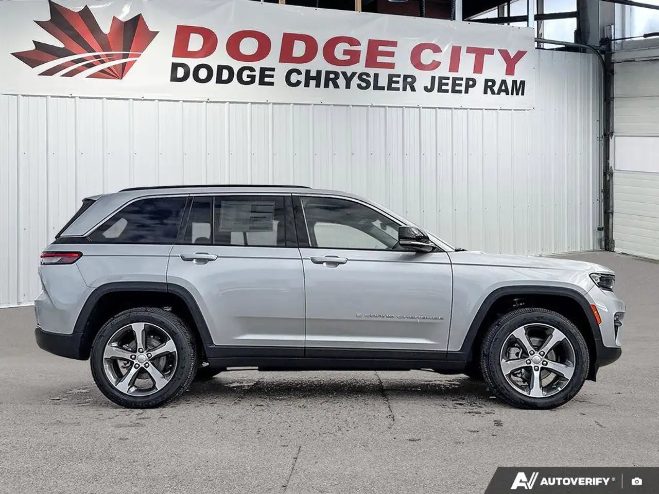 Jeep Grand Cherokee photo Jeep Grand Cherokee