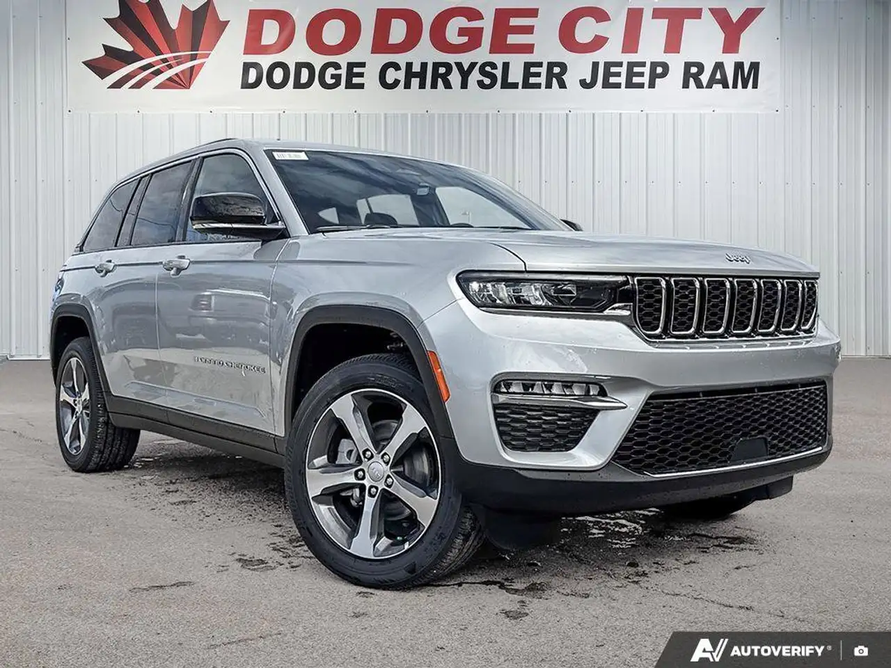 Jeep Grand Cherokee photo Jeep Grand Cherokee