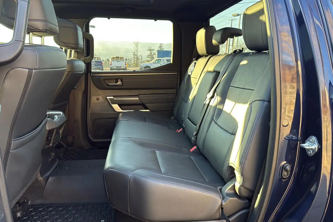 Toyota Tundra снимка Toyota Tundra